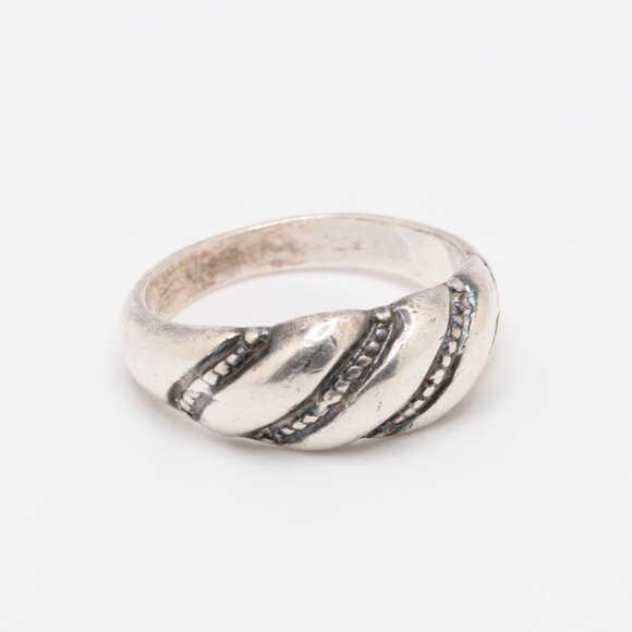 Vintage Sterling Silver Knot Ring - Picture 2 of 6